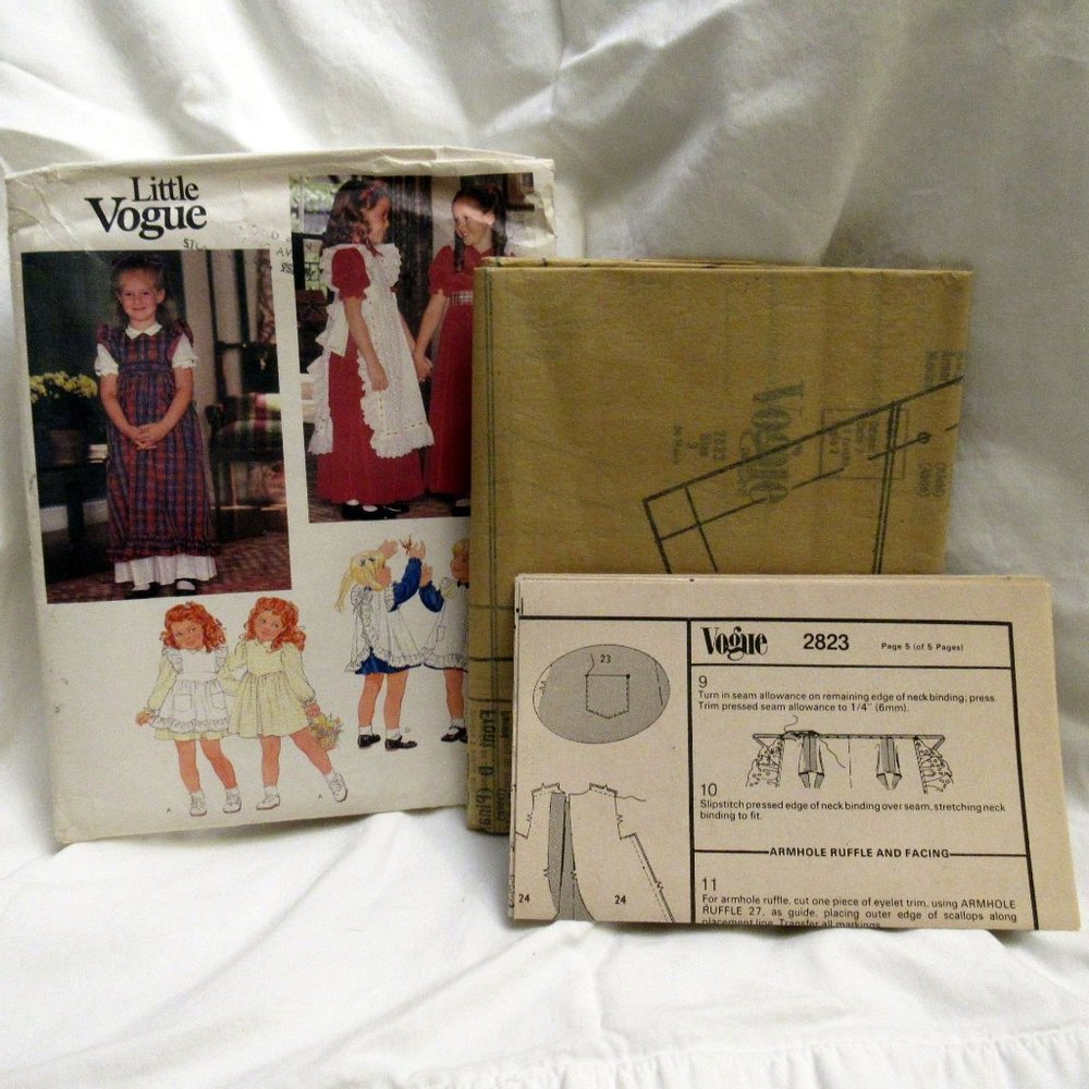 Vintage Little Vogue Sewing Pattern 2823 Girls Dress Pinafore Uncut FF Size 3 - Picture 2 of 3